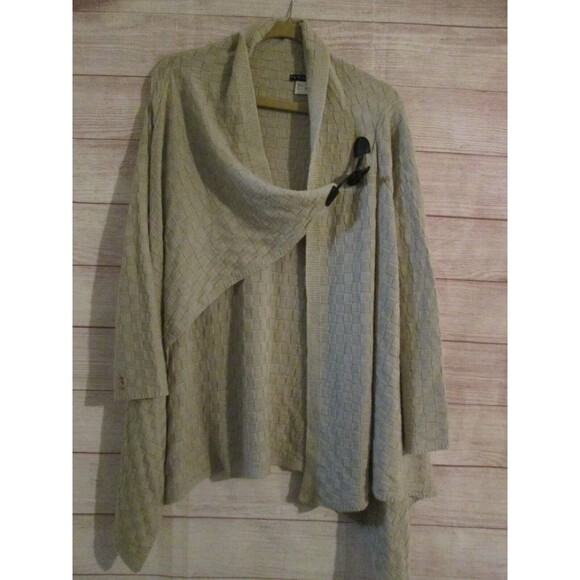 Venus Woman’s Wrap Long Sleeves Cross Over W/toggle Button Sweater Size Medium - Picture 1 of 4